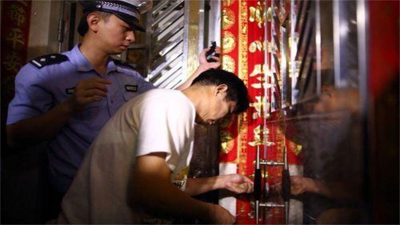 银川请开锁师傅开了锁后，师傅为什么一般都不进门，就算主人请也不进去？